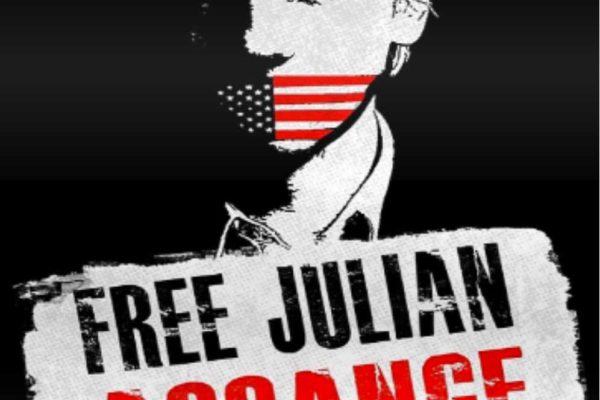 La stampa per Julian Assange