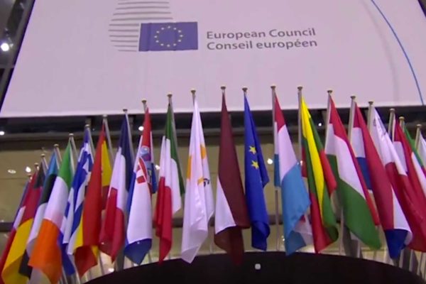 L'Europa nell'Epoca dell'Oligarchia: Le Minacce Nascoste della Riforma dei Trattati dell'UE